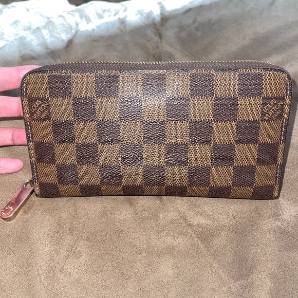 Louis Vuitton Damier Ebene Zippy Wallet - Picture 4 of 6